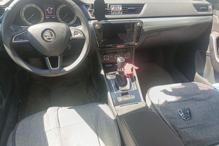 Used Skoda Superb 2018 TSI330 DSG Comfort Edition China V Standard Center Console