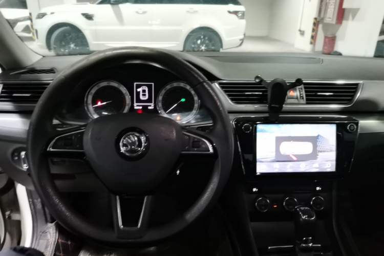 Used Skoda Superb 2018 TSI280 DSG Comfort Edition China V Standard Center Console