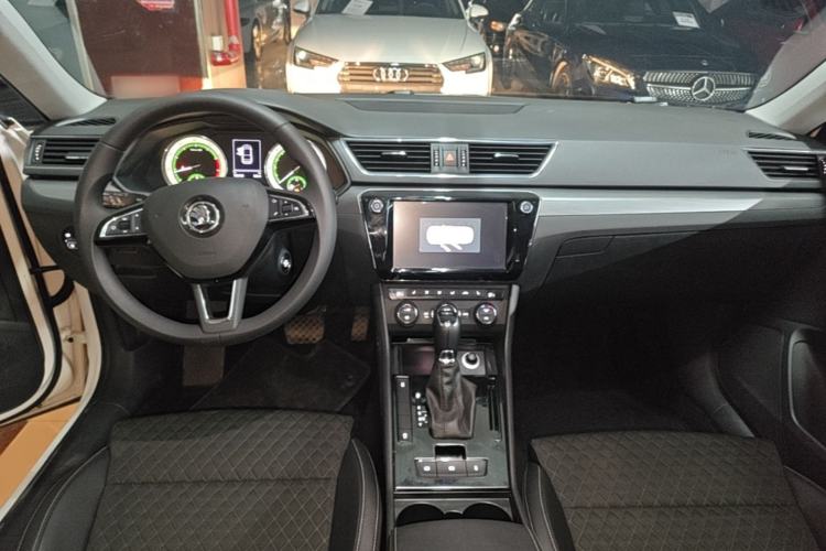Used Skoda Superb 2018 TSI330 DSG Comfort Edition China V Standard Center Console