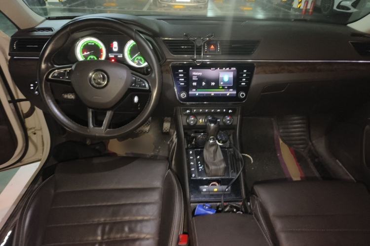 Used Skoda Superb 2018 TSI380 DSG Flagship Edition China V Standard Center Console