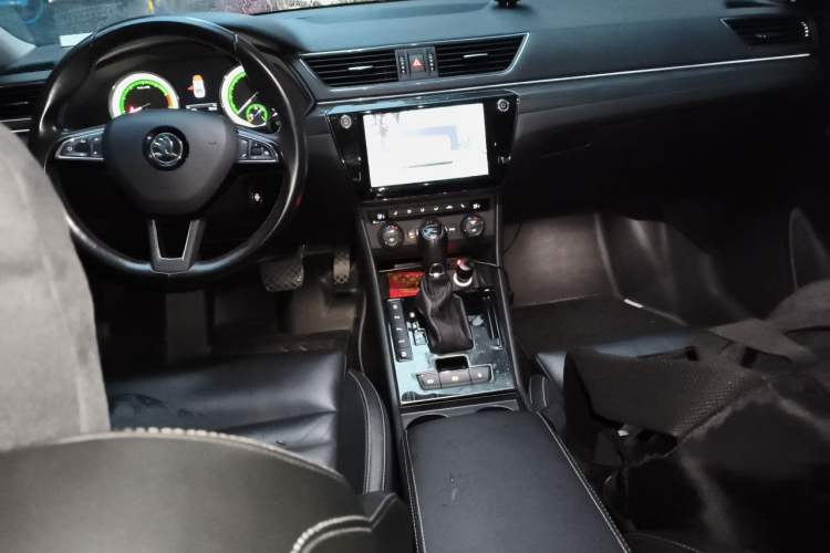 Used Skoda Superb 2018 TSI330 DSG Luxury Edition China V Standard Center Console