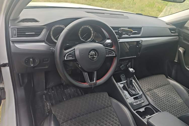 Used Skoda Superb 2018 TSI280 DSG Comfort Edition China VI Standard Center Console