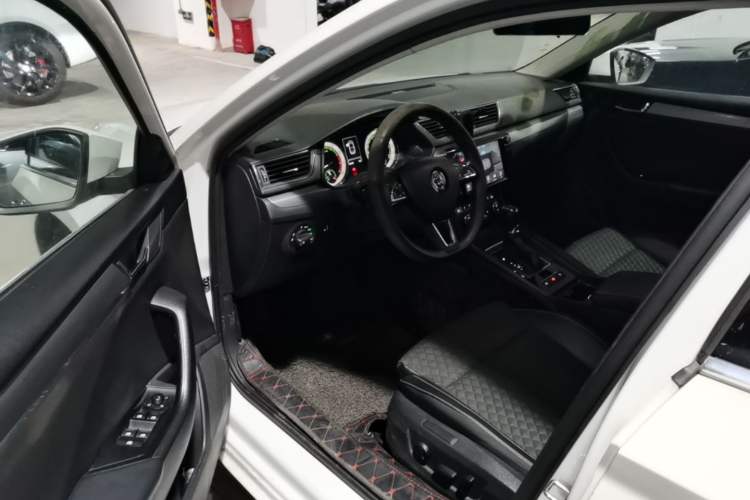 Used Skoda Superb 2018 TSI280 DSG Comfort Edition China V Standard Driver Seat