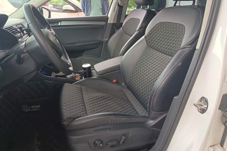 Used Skoda Superb 2018 TSI330 DSG Comfort Edition China V Standard Driver Seat