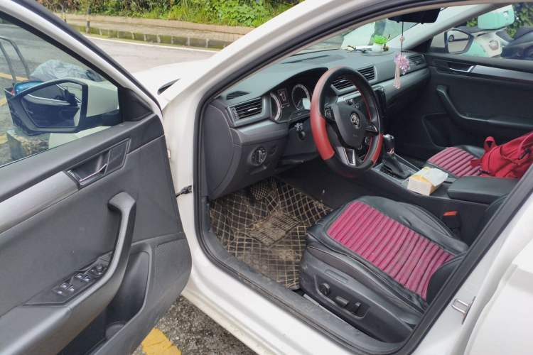 Used Skoda Superb 2018 TSI330 DSG Comfort Edition China V Standard Driver Seat