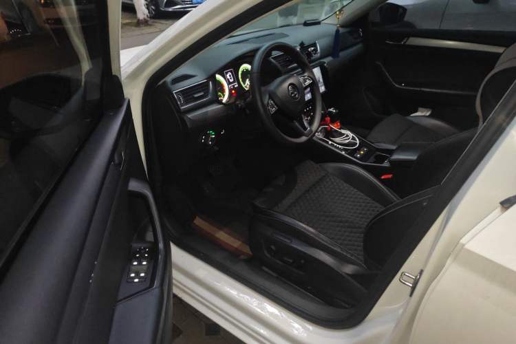 Used Skoda Superb 2018 TSI280 DSG Comfort Edition China V Standard Driver Seat