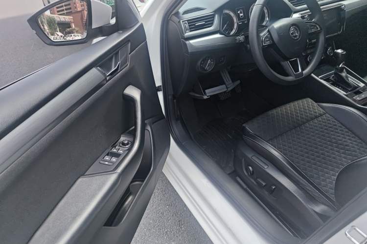 Used Skoda Superb 2018 TSI280 DSG Comfort Edition China V Standard Driver Seat