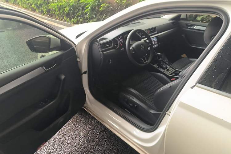 Used Skoda Superb 2018 TSI330 DSG Comfort Edition China V Standard Driver Seat