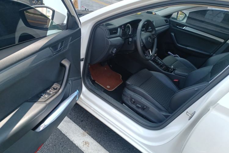Used Skoda Superb 2018 TSI330 DSG Comfort Edition China VI Standard Driver Seat
