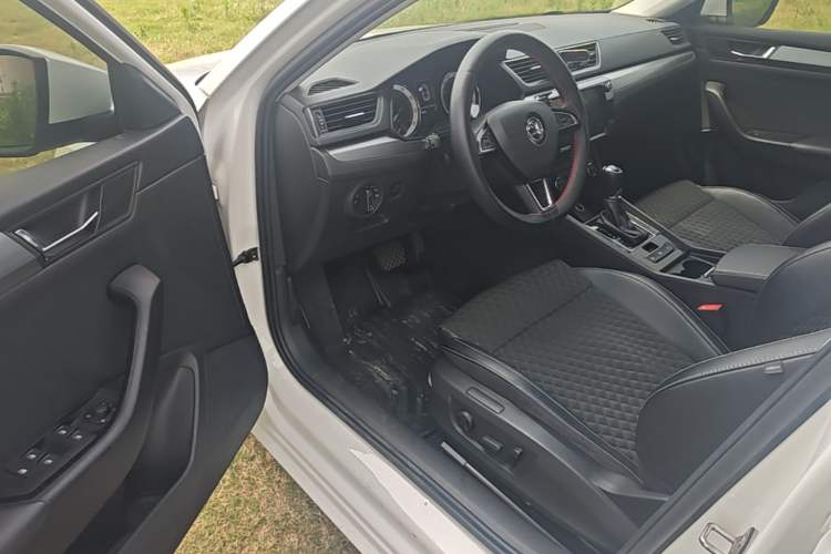 Used Skoda Superb 2018 TSI280 DSG Comfort Edition China VI Standard Driver Seat