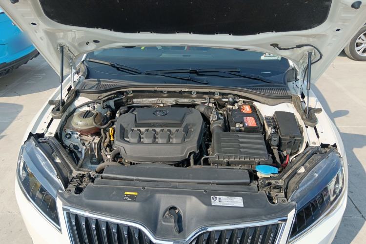 Used Skoda Superb 2018 TSI330 DSG Comfort Edition China VI Standard Engine Bay
