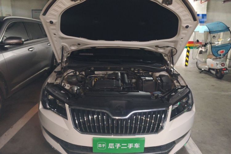 Used Skoda Superb 2018 TSI280 DSG Comfort Edition China VI Standard Engine Bay