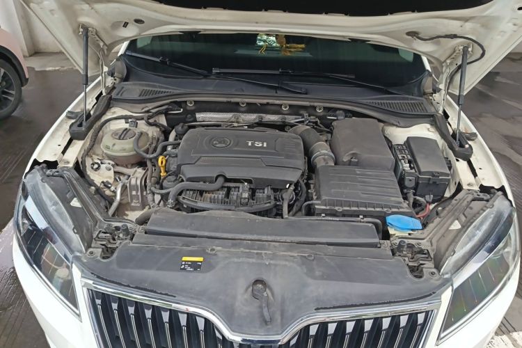 Used Skoda Superb 2018 TSI330 DSG Comfort Edition China V Standard Engine Bay