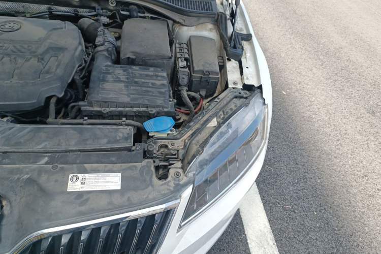 Used Skoda Superb 2018 TSI330 DSG Comfort Edition China VI Standard Engine Bay Left