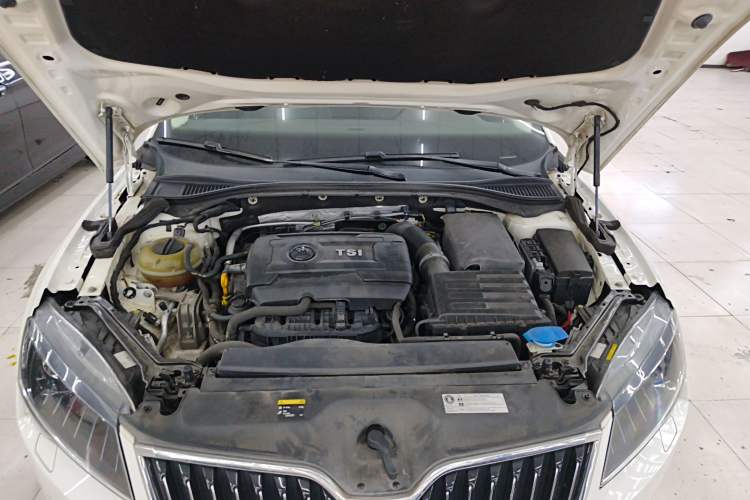 Used Skoda Superb 2018 TSI380 DSG Flagship Edition China V Standard Engine Bay