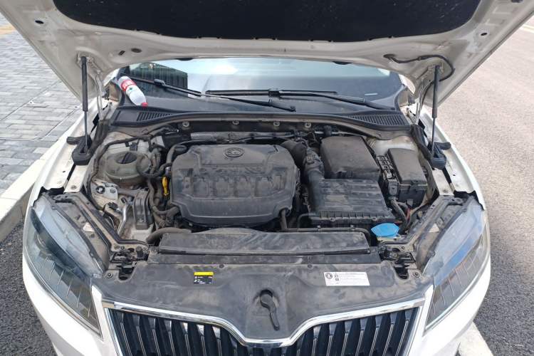 Used Skoda Superb 2018 TSI330 DSG Comfort Edition China VI Standard Engine Bay