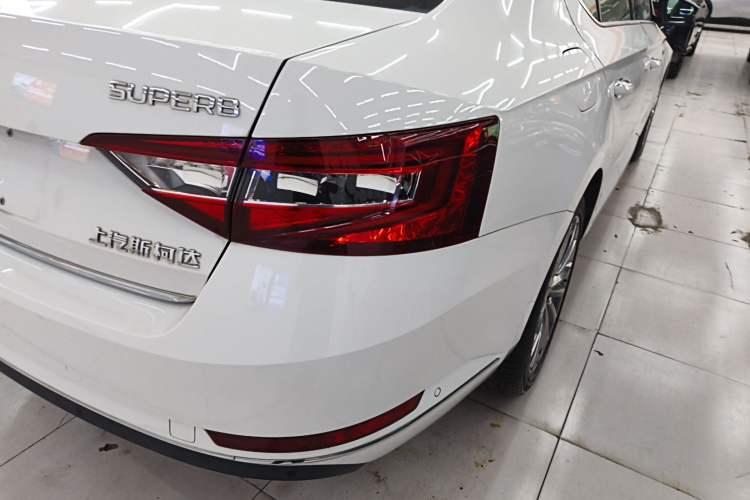 Used Skoda Superb 2018 TSI380 DSG Flagship Edition China V Standard Exterior 3