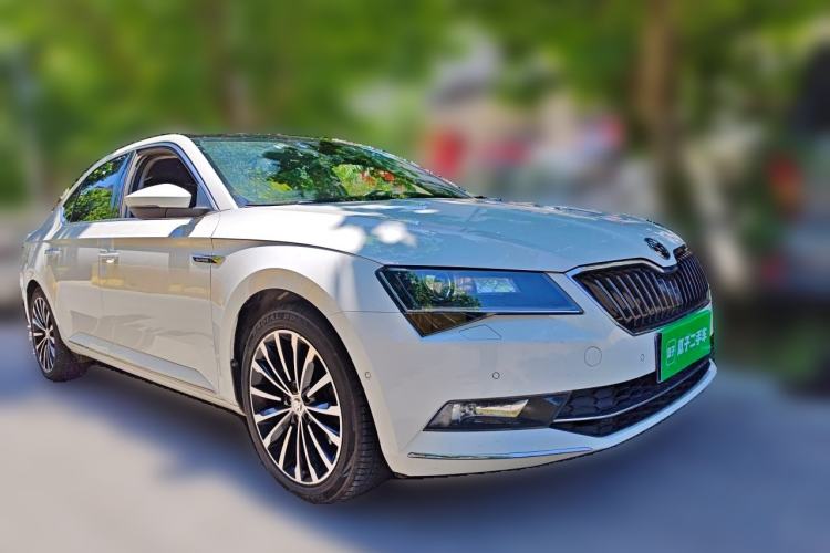 Used Skoda Superb 2018 TSI330 DSG Luxury Edition China V Standard Front Right 45 Deg