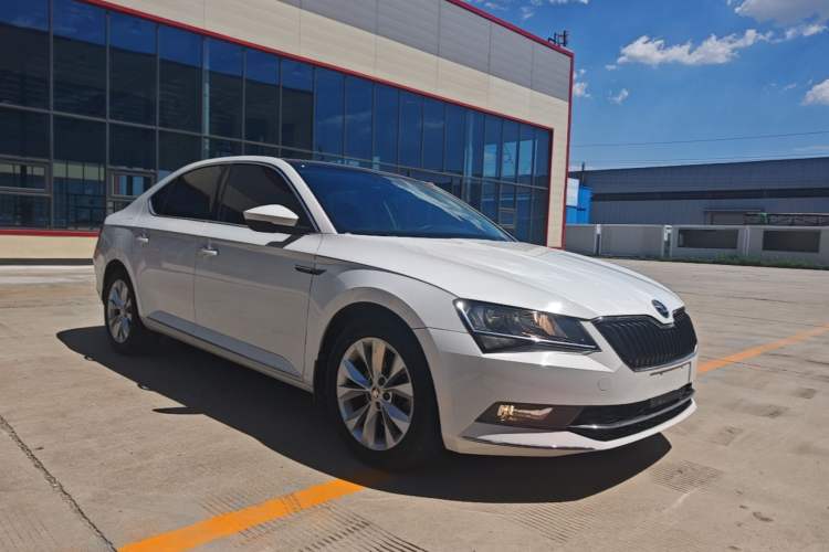 Used Skoda Superb 2018 TSI330 DSG Comfort Edition China V Standard Front Right 45 Deg