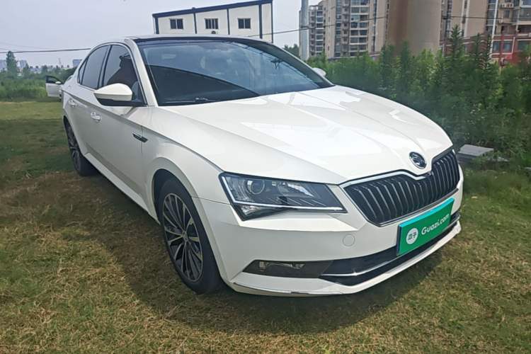 Used Skoda Superb 2018 TSI280 DSG Comfort Edition China VI Standard Front Right 45 Deg