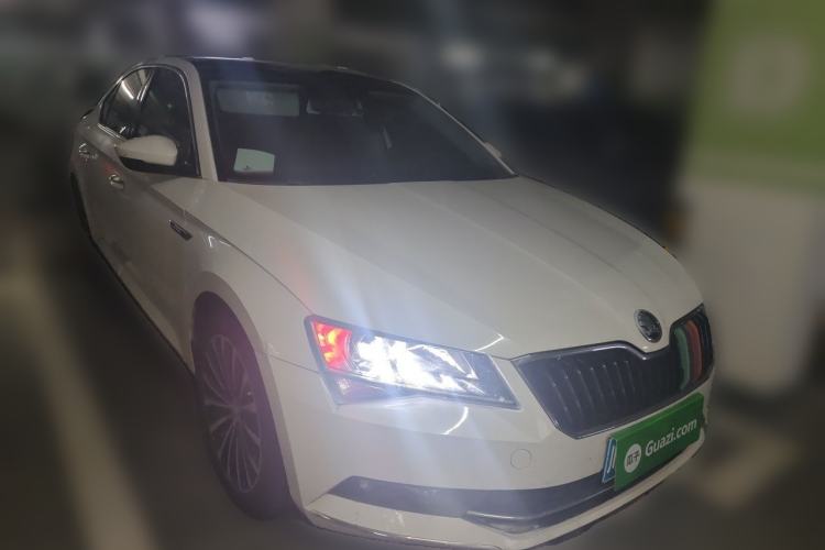 Used Skoda Superb 2018 TSI280 DSG Comfort Edition China V Standard Front Right 45 Deg