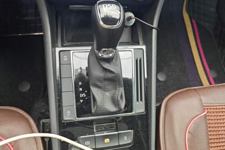 Used Skoda Superb 2018 TSI330 DSG Comfort Edition China V Standard Gear Lever