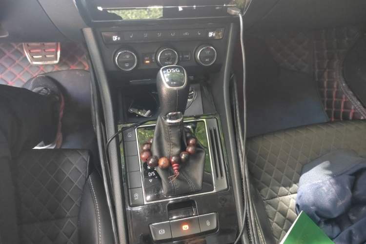 Used Skoda Superb 2018 TSI280 DSG Comfort Edition China V Standard Gear Lever