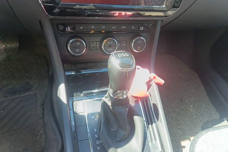 Used Skoda Superb 2018 TSI330 DSG Comfort Edition China V Standard Gear Lever