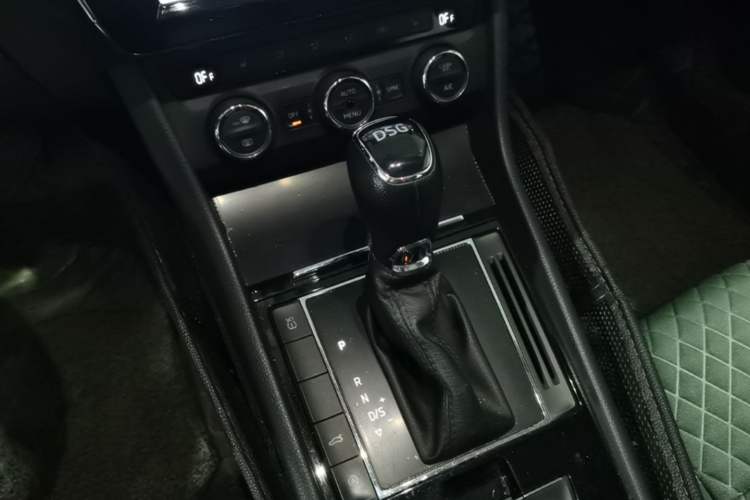 Used Skoda Superb 2018 TSI280 DSG Comfort Edition China V Standard Gear Lever