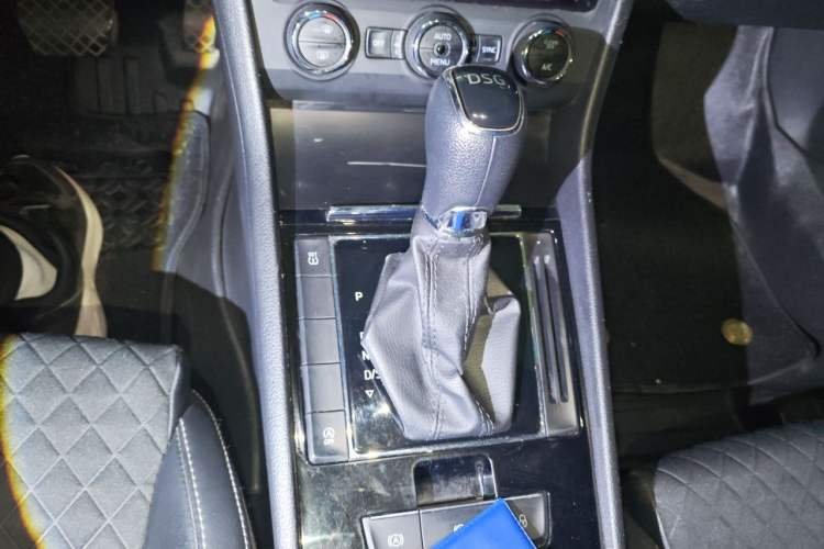 Used Skoda Superb 2018 TSI280 DSG Comfort Edition China V Standard Gear Lever