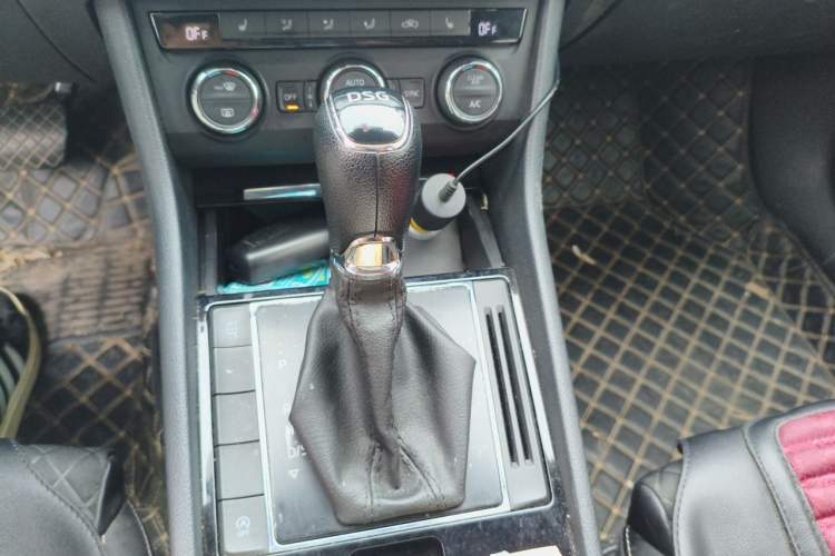 Used Skoda Superb 2018 TSI330 DSG Comfort Edition China V Standard Gear Lever