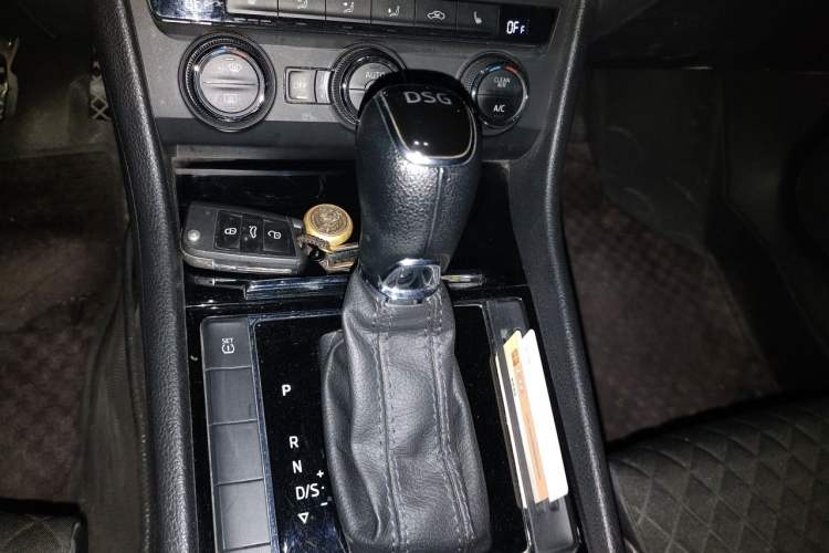 Used Skoda Superb 2018 TSI280 DSG Comfort Edition China V Standard Gear Lever