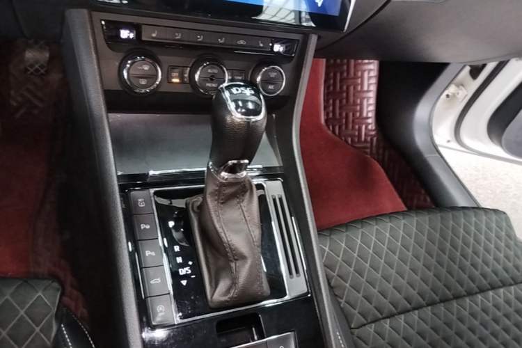 Used Skoda Superb 2018 TSI330 DSG Comfort Edition China V Standard Gear Lever