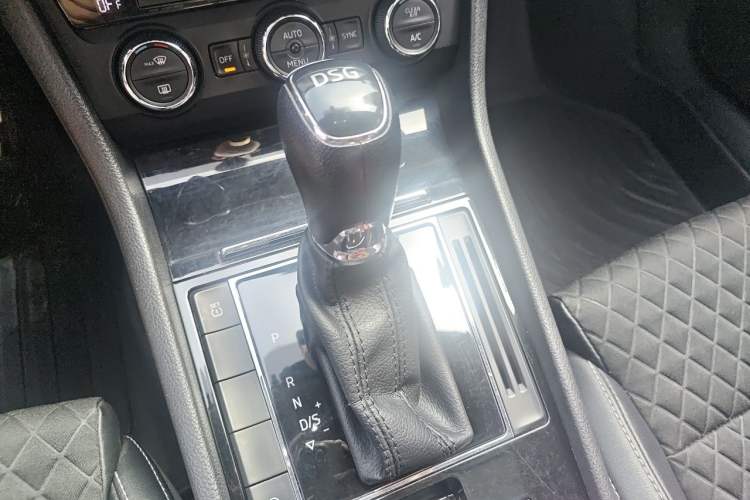 Used Skoda Superb 2018 TSI280 DSG Comfort Edition China V Standard Gear Lever