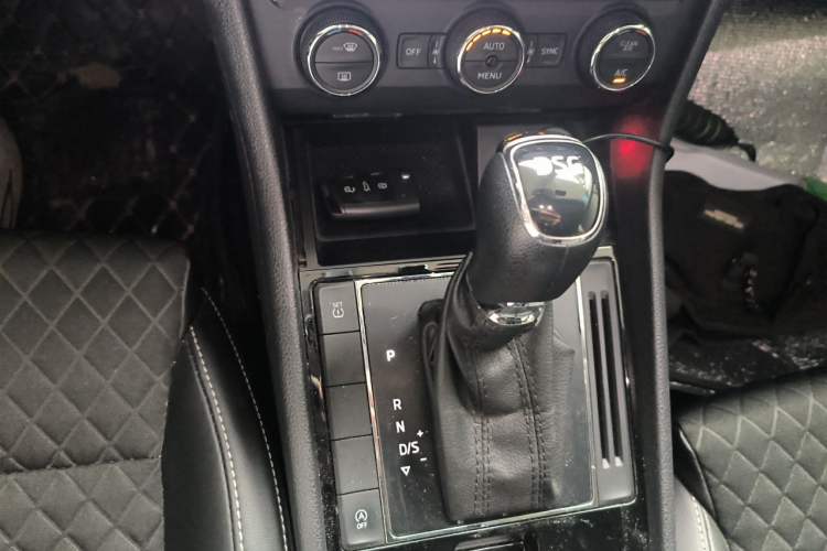 Used Skoda Superb 2018 TSI330 DSG Comfort Edition China V Standard Gear Lever