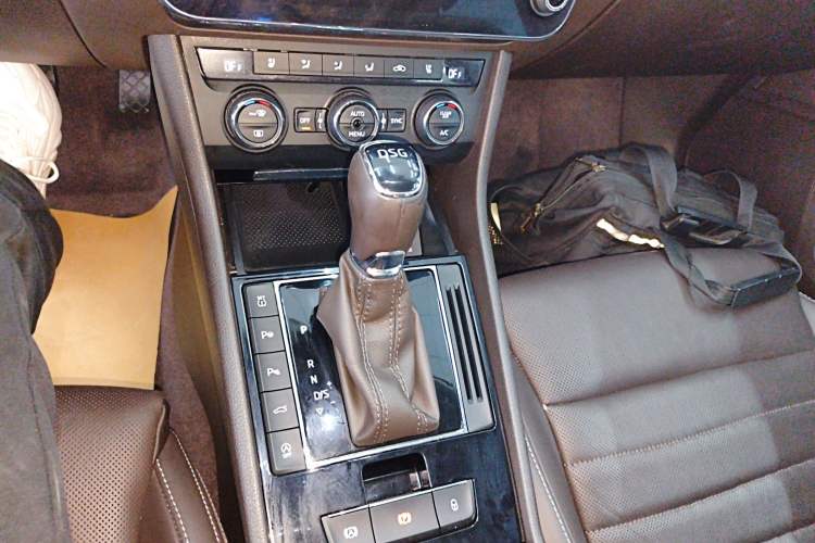 Used Skoda Superb 2018 TSI380 DSG Flagship Edition China V Standard Gear Lever