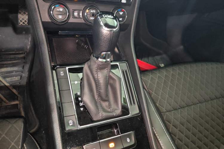 Used Skoda Superb 2018 TSI280 DSG Comfort Edition China V Standard Gear Lever