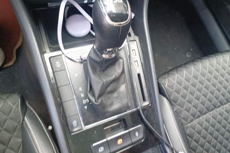 Used Skoda Superb 2018 TSI330 DSG Comfort Edition China VI Standard Gear Lever