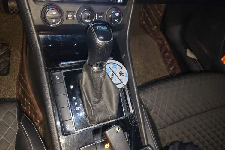 Used Skoda Superb 2018 TSI280 DSG Comfort Edition China V Standard Gear Lever