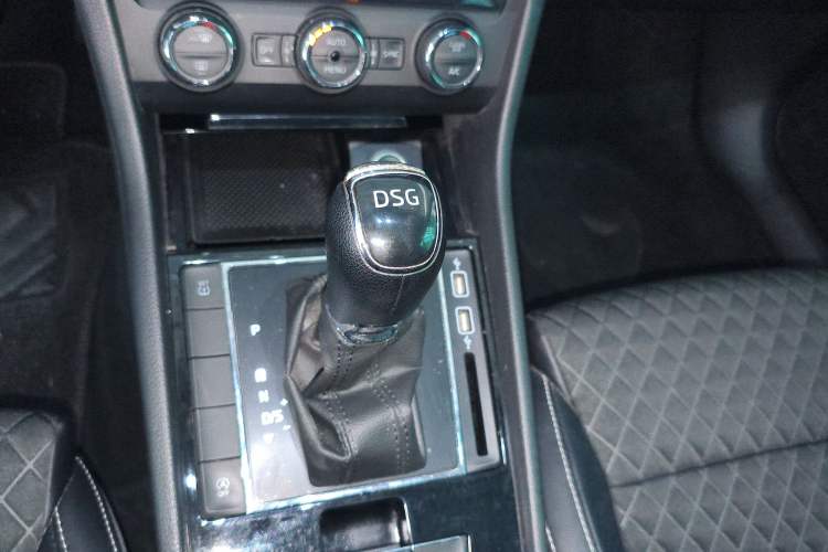 Used Skoda Superb 2018 TSI330 DSG Comfort Edition China V Standard Gear Lever