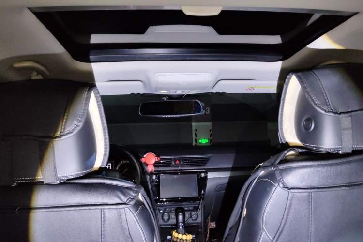 Used Skoda Superb 2018 TSI280 DSG Comfort Edition China V Standard Headliner