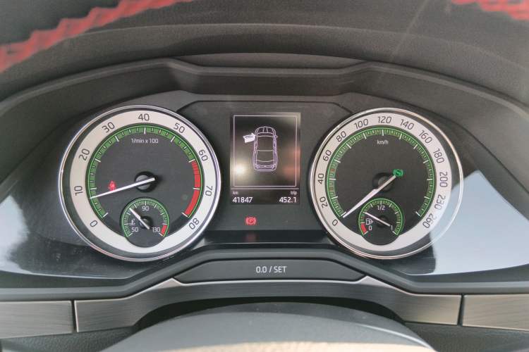 Used Skoda Superb 2018 TSI330 DSG Comfort Edition China VI Standard Instrument Cluster