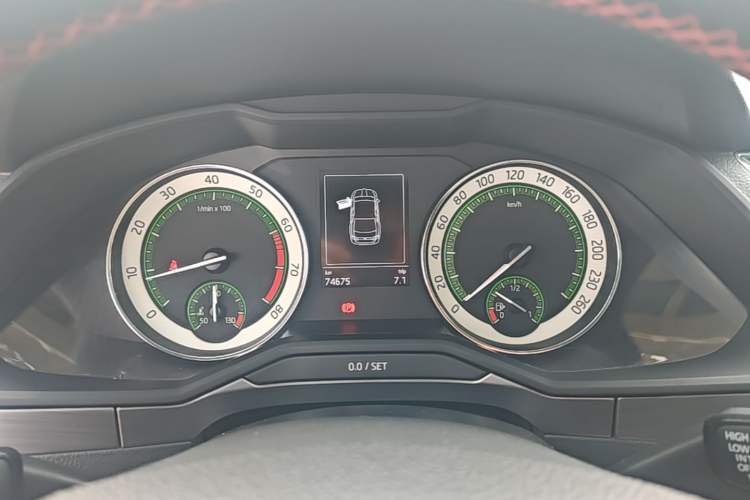 Used Skoda Superb 2018 TSI280 DSG Comfort Edition China VI Standard Instrument Cluster