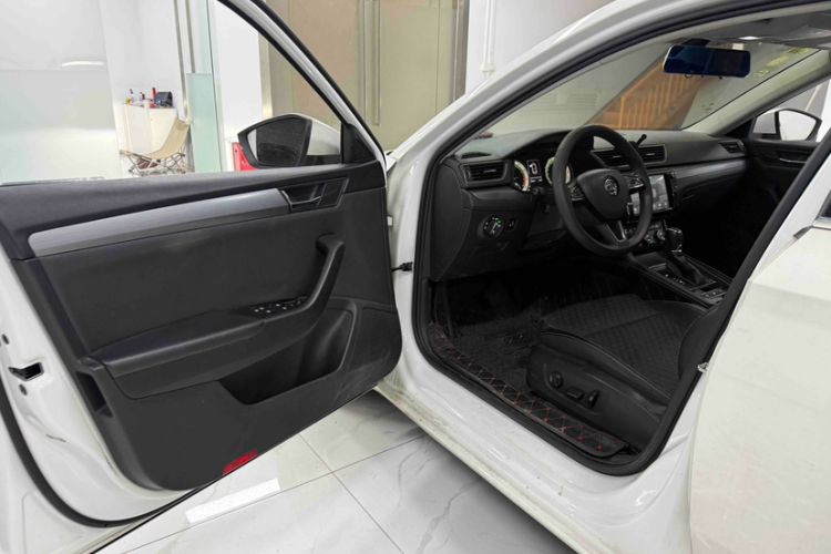 Used Skoda Superb 2018 TSI280 DSG Comfort Edition China V Standard Interior 3