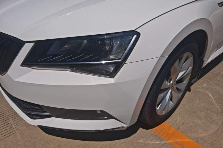 Used Skoda Superb 2018 TSI330 DSG Comfort Edition China V Standard Left Front Headlight