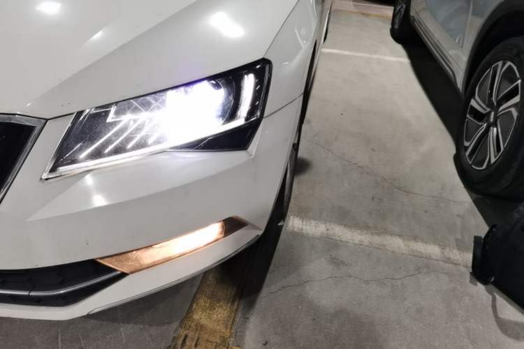 Used Skoda Superb 2018 TSI280 DSG Comfort Edition China V Standard Left Front Headlight