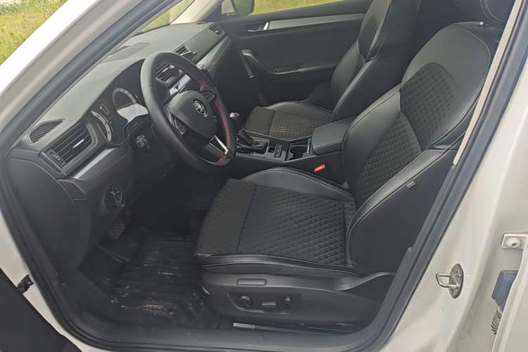 Used Skoda Superb 2018 TSI280 DSG Comfort Edition China VI Standard Left Front Seat