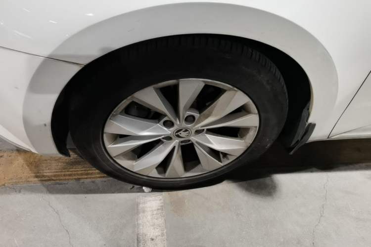 Used Skoda Superb 2018 TSI280 DSG Comfort Edition China V Standard Left Front Wheel Hub
