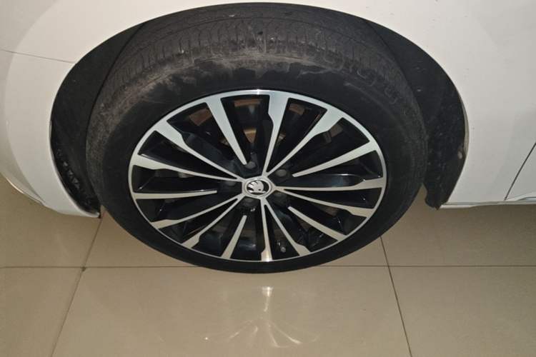 Used Skoda Superb 2018 TSI330 DSG Comfort Edition China V Standard Left Front Wheel Hub