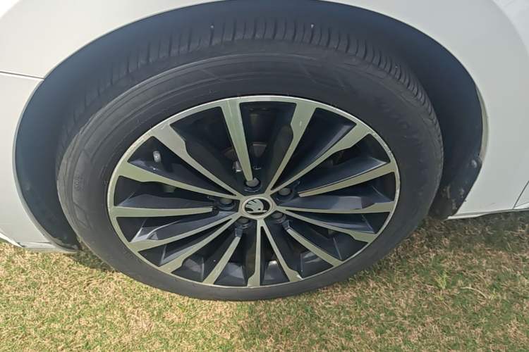 Used Skoda Superb 2018 TSI280 DSG Comfort Edition China VI Standard Left Front Wheel Hub